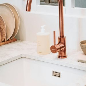 square-white-sink-with-brass-faucet-qggx1-de8j4